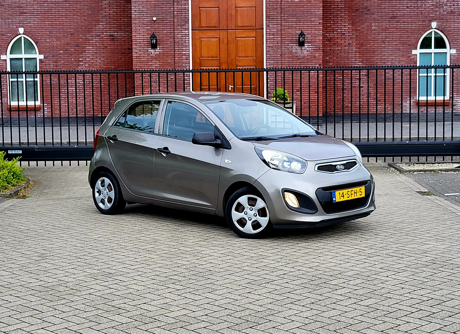 Kia Picanto (2011) — foto 1
