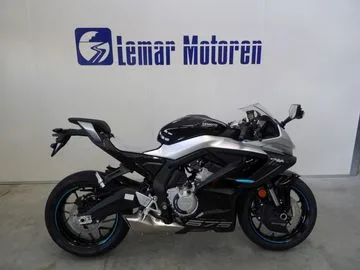 CFMoto 675SR-R (2026) — foto 1