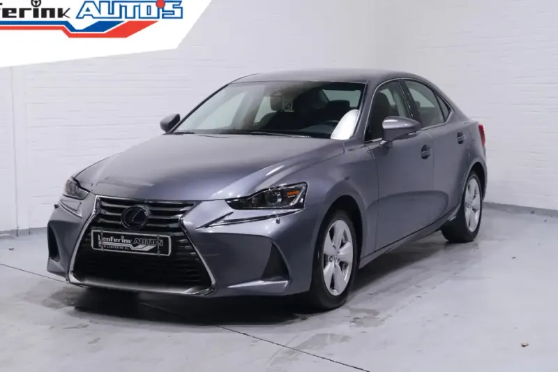 Lexus IS (2020)
