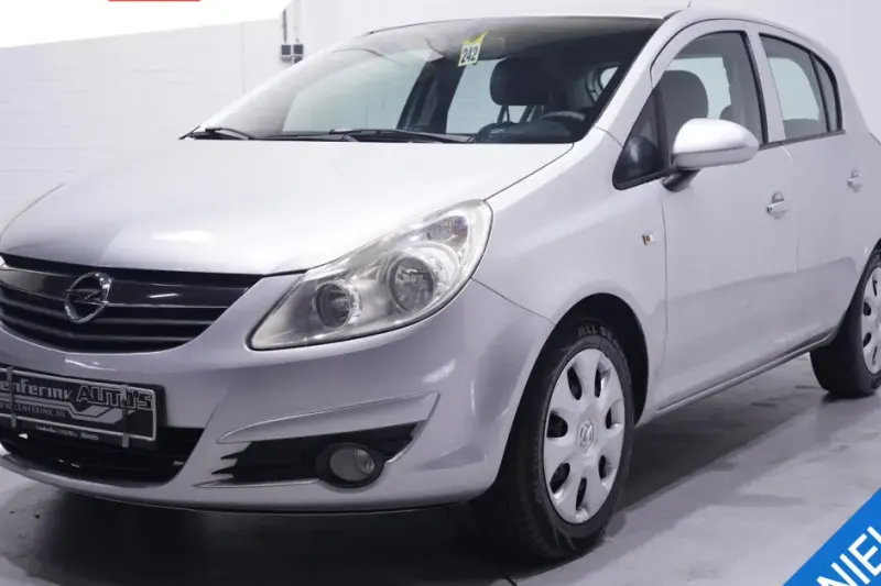Opel Corsa (2008)
