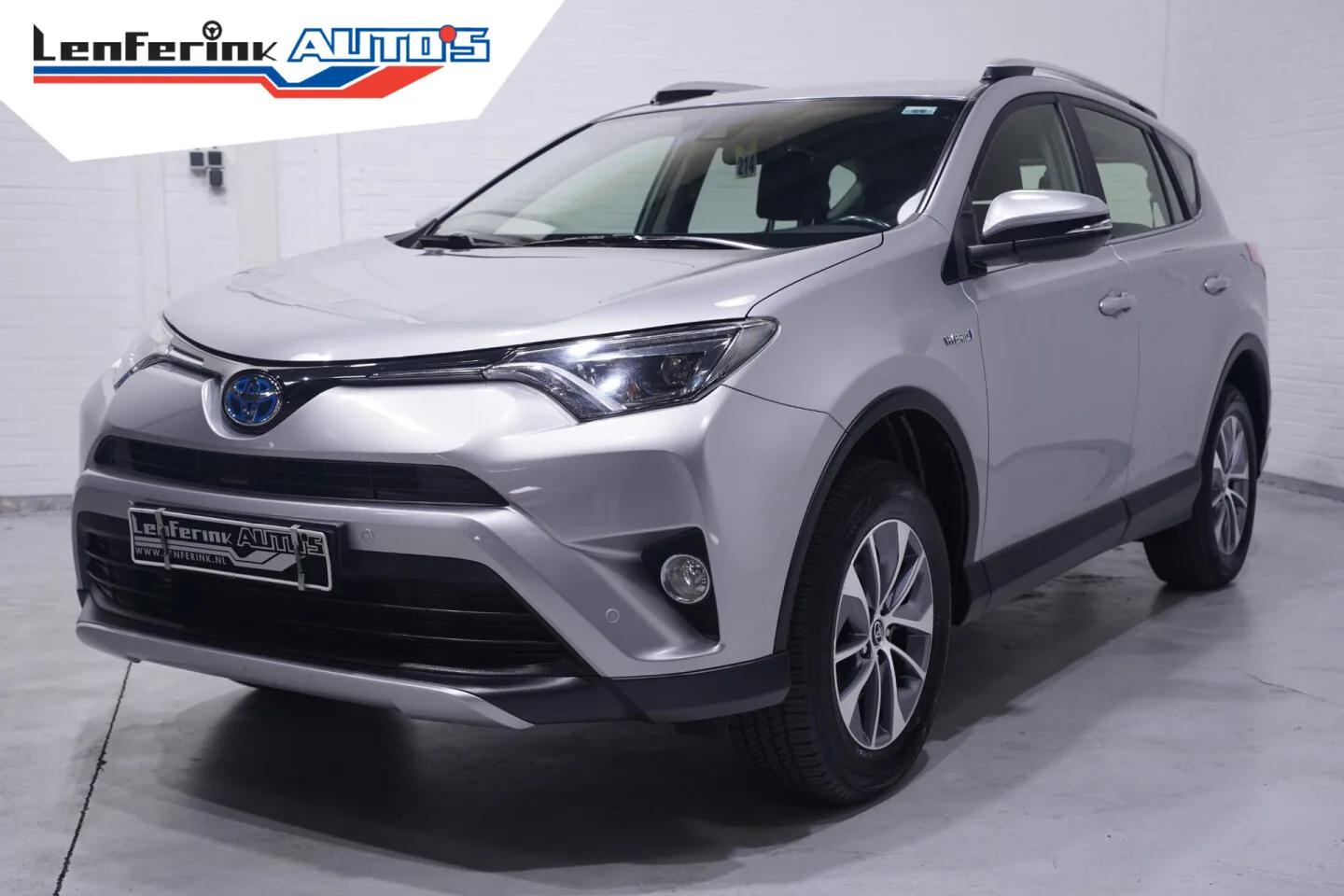 Toyota RAV4 (2017) — foto 1