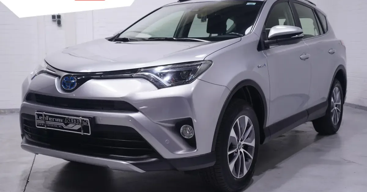 Toyota RAV4 (2017) — foto 1