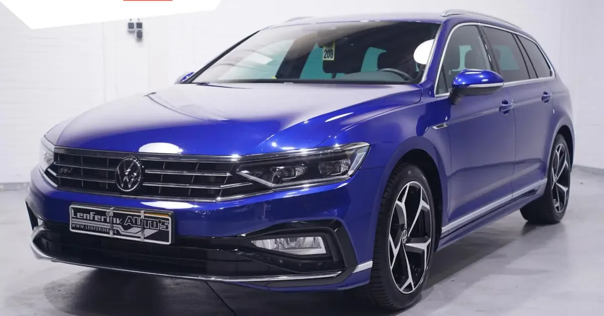 Volkswagen Passat (2022) — foto 1