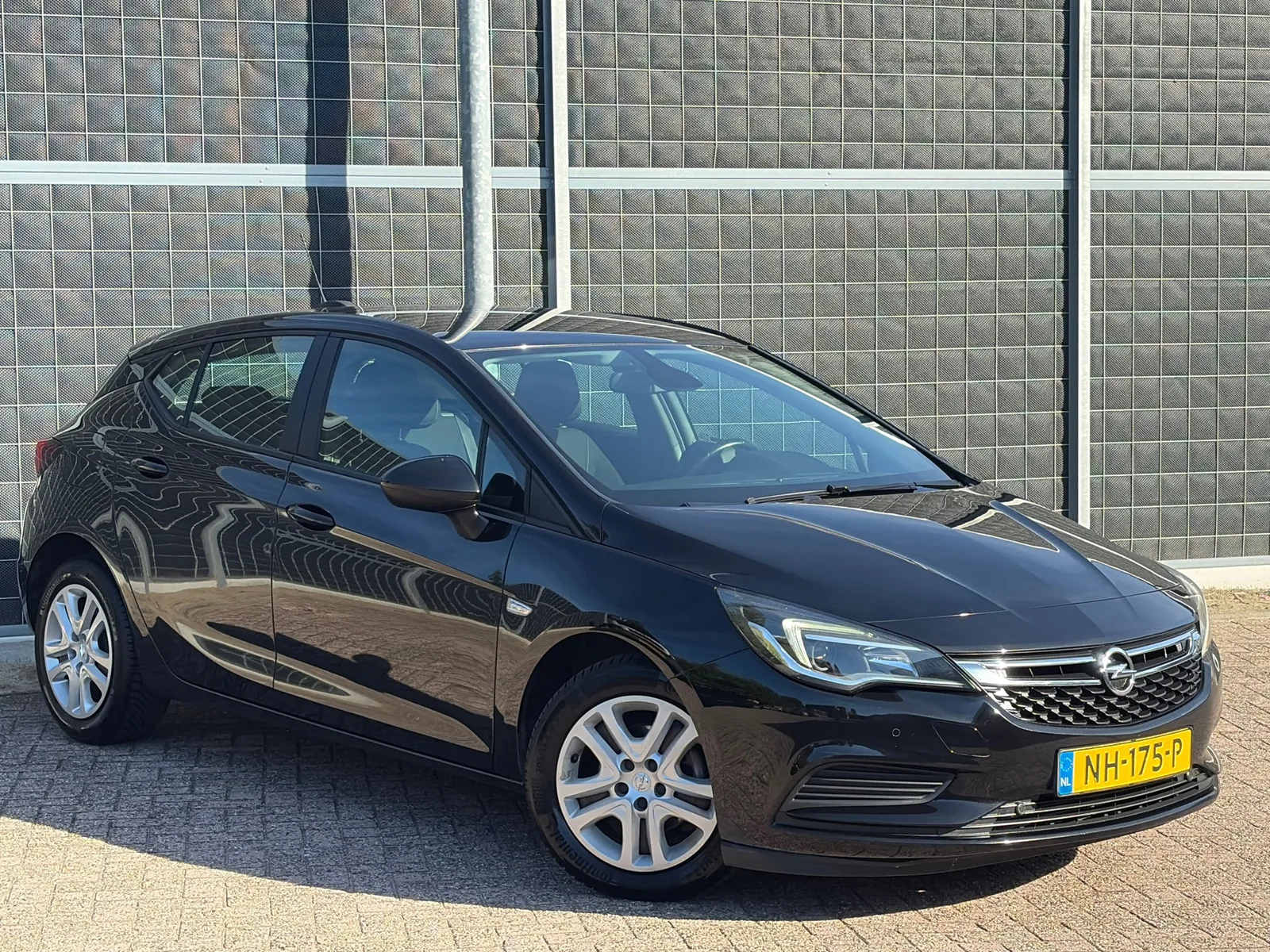 Opel Astra (2017) — foto 1