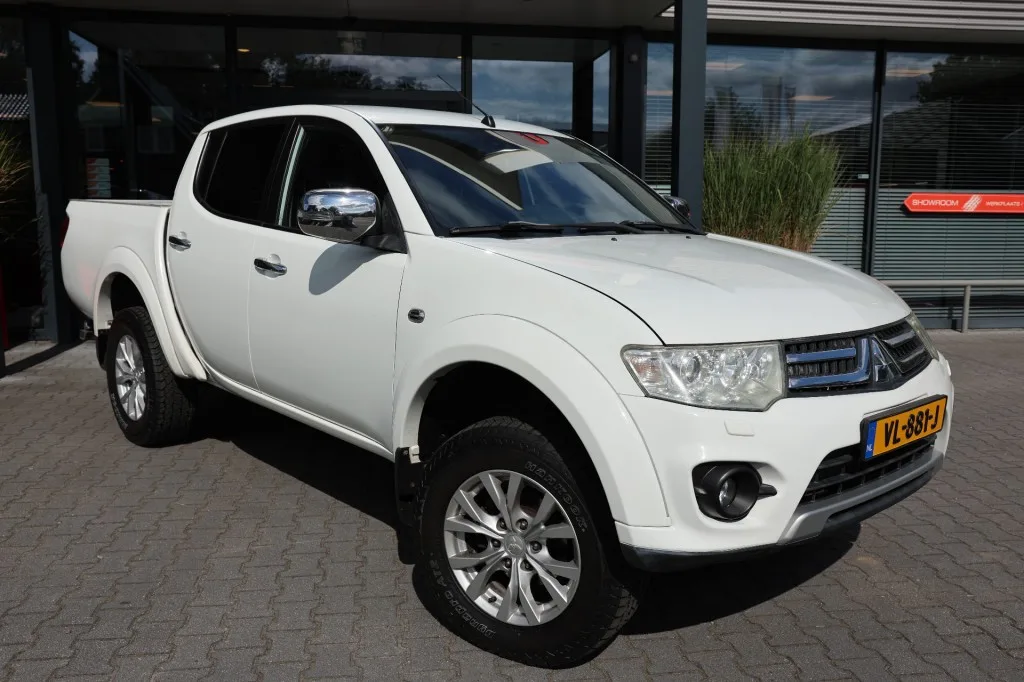 Mitsubishi L200 (2014) — foto 1