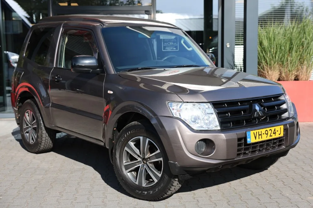 Mitsubishi Pajero (2014) — foto 1