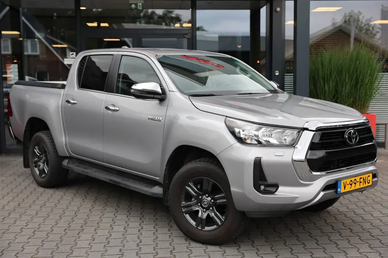 Toyota Hilux (2024)