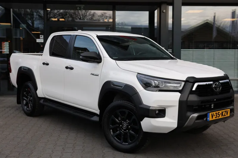 Toyota Hilux (2024)