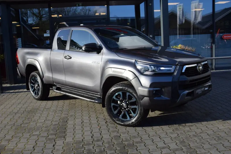 Toyota Hilux (2024)