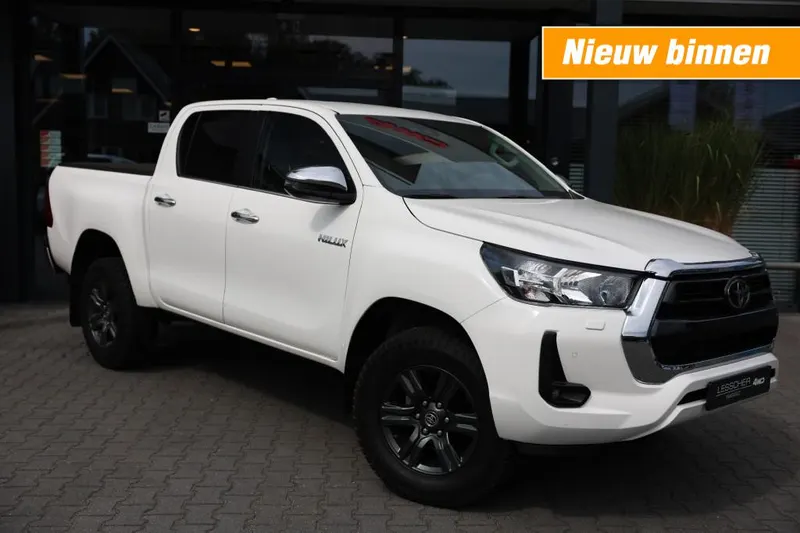 Toyota Hilux (2024)