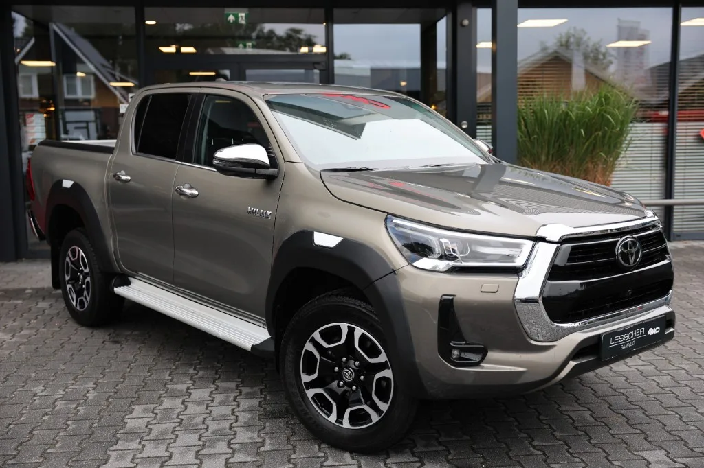 Toyota Hilux (2024) — foto 1