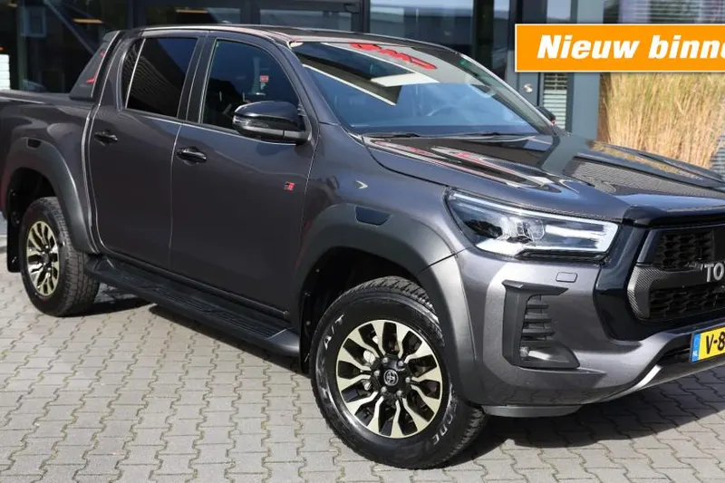 Toyota Hilux (2024)