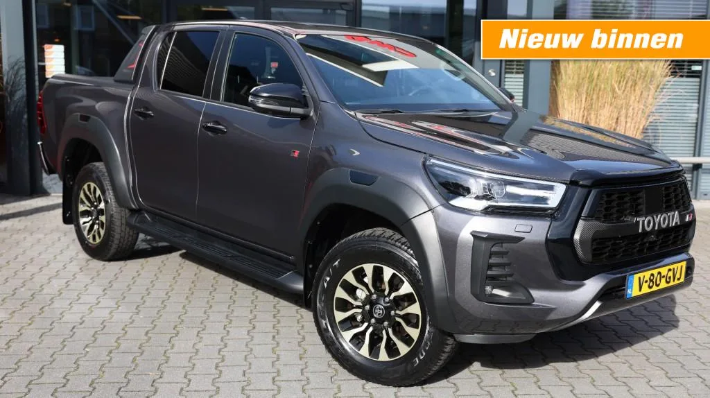 Toyota Hilux (2024) — foto 1