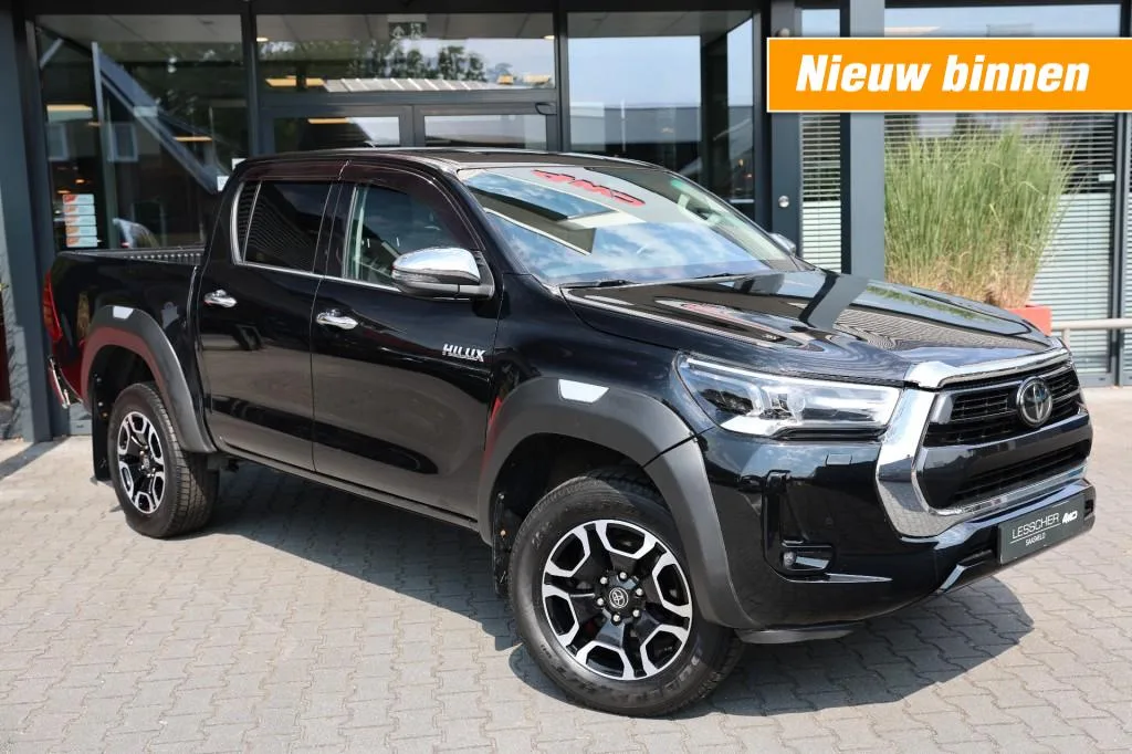 Toyota Hilux (2023) — foto 1