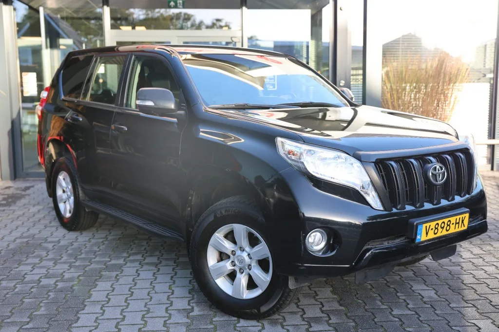 Toyota Land Cruiser (2017) — foto 1