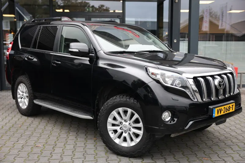 Toyota LANDCRUISER (2016)