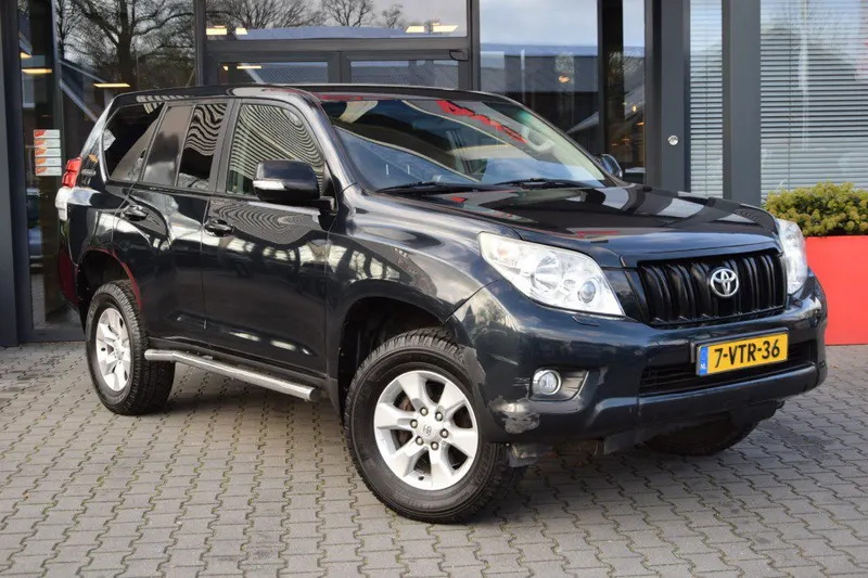 Toyota LANDCRUISER (2012)