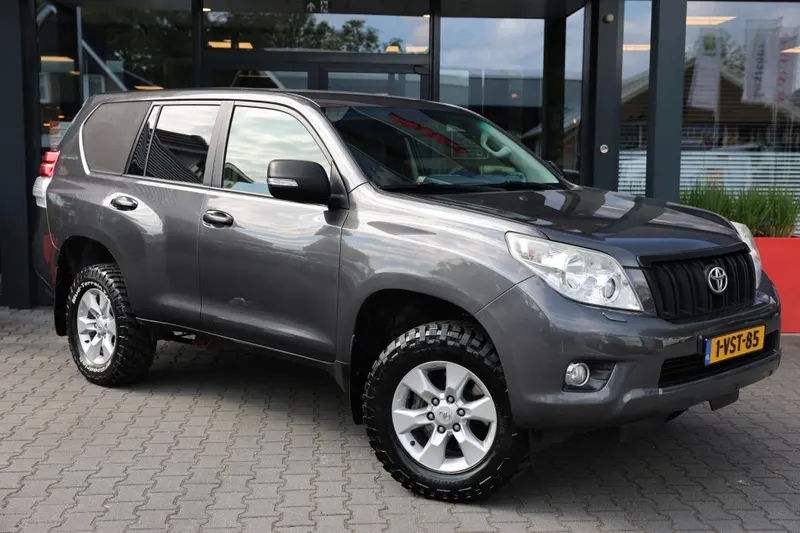 Toyota LANDCRUISER (2012)