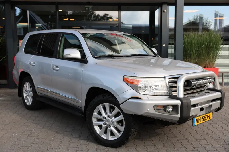 Toyota LANDCRUISER V8 (2014)
