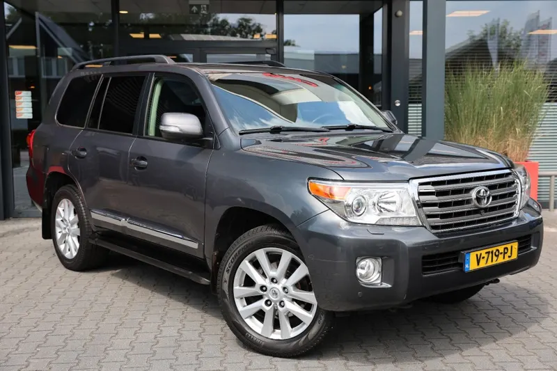 Toyota LANDCRUISER V8 (2016)