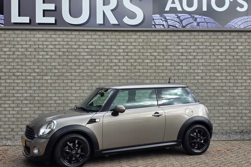 MINI One (2012)