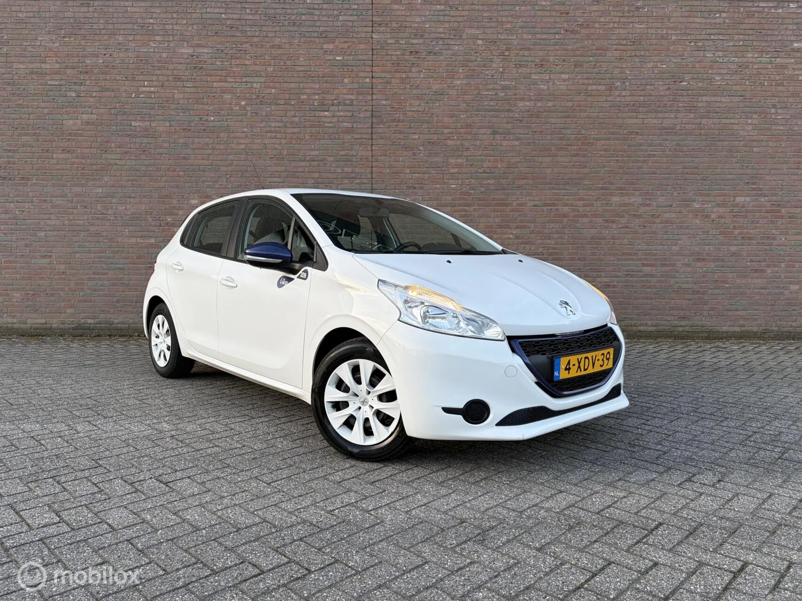Peugeot 208 (2014) — foto 1