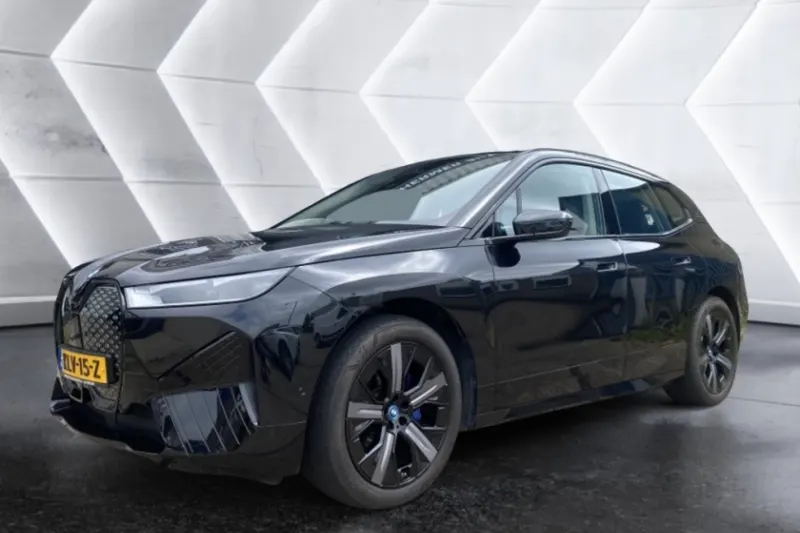 BMW iX (2023)