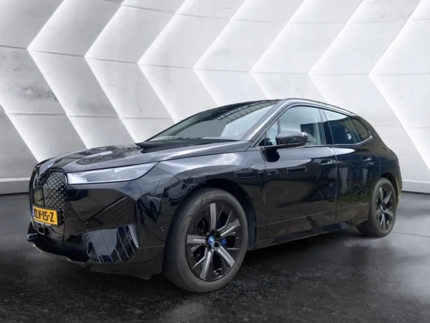 BMW iX (2023) — foto 1