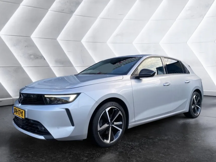 Opel Astra (2023) — foto 1