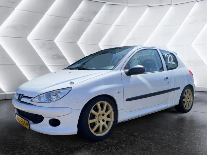 Peugeot 206 (2000) — foto 1