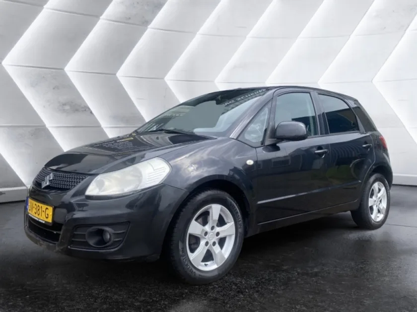Suzuki SX4 (2011) — foto 1