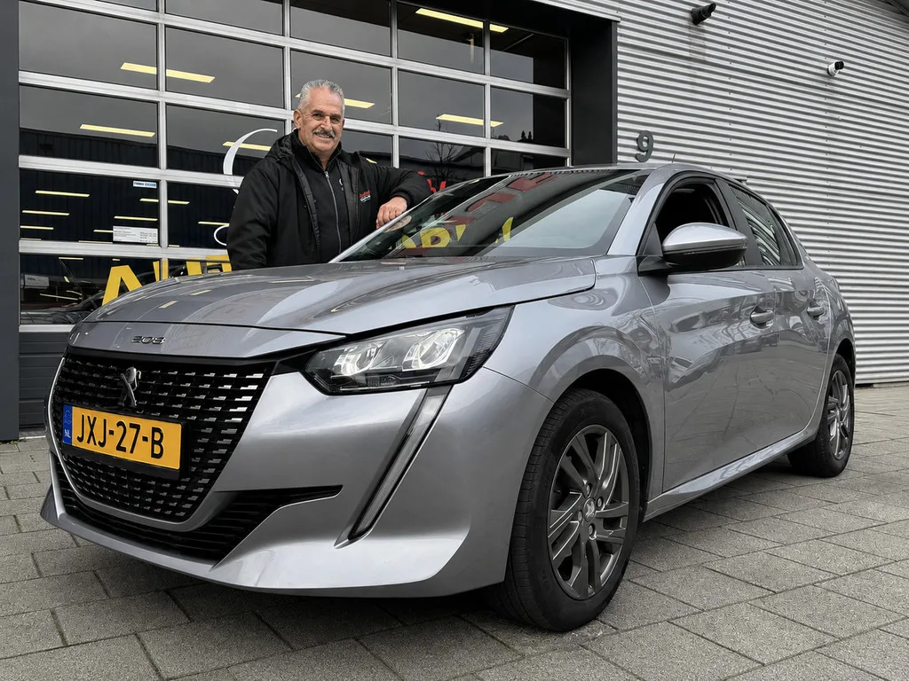 Peugeot 208 (2021) — foto 1