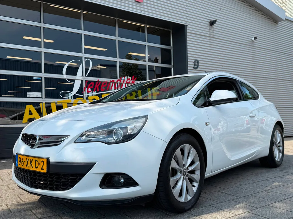 Opel Astra (2012) — foto 1