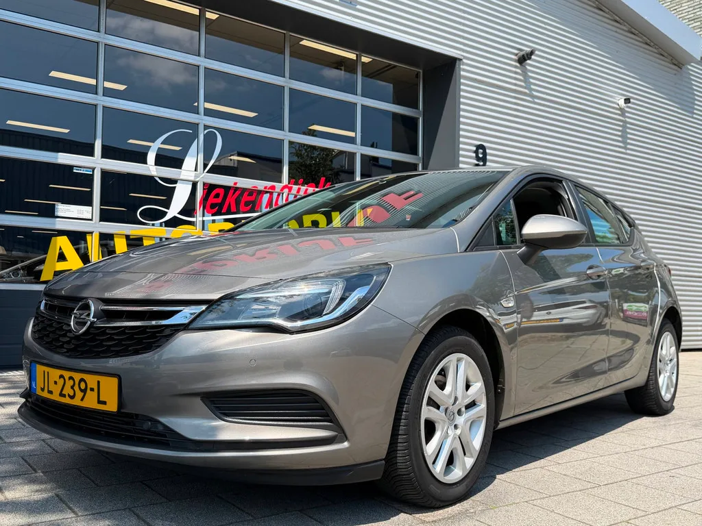 Opel Astra (2016) — foto 1