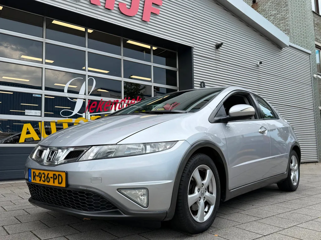 Honda Civic (2010) — foto 1