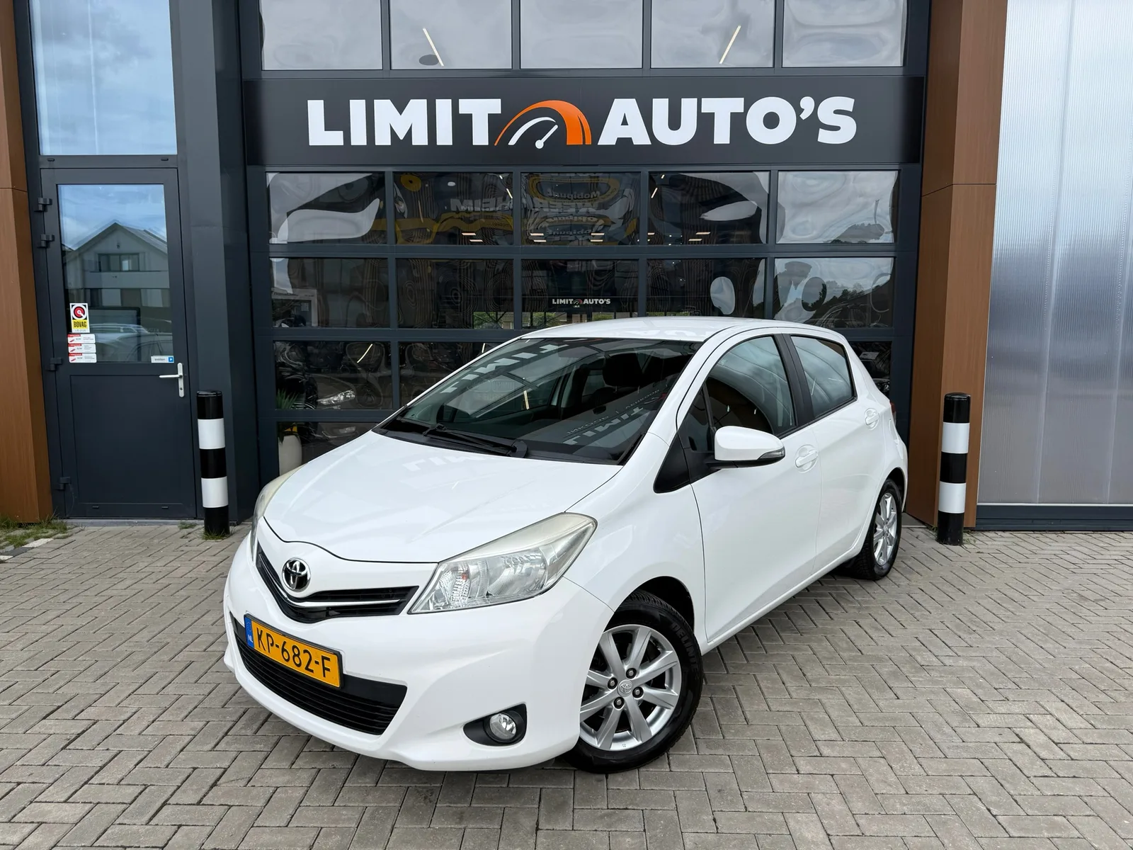 Toyota Yaris (2014) — foto 1