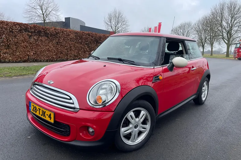 MINI One (2012)