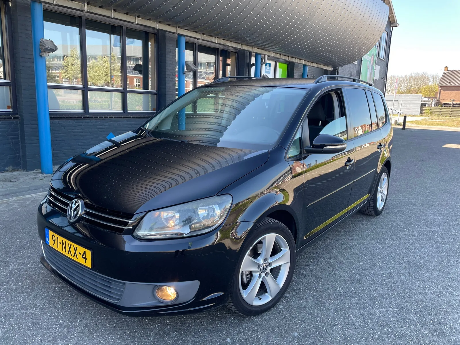 Volkswagen Touran (2011) — foto 1