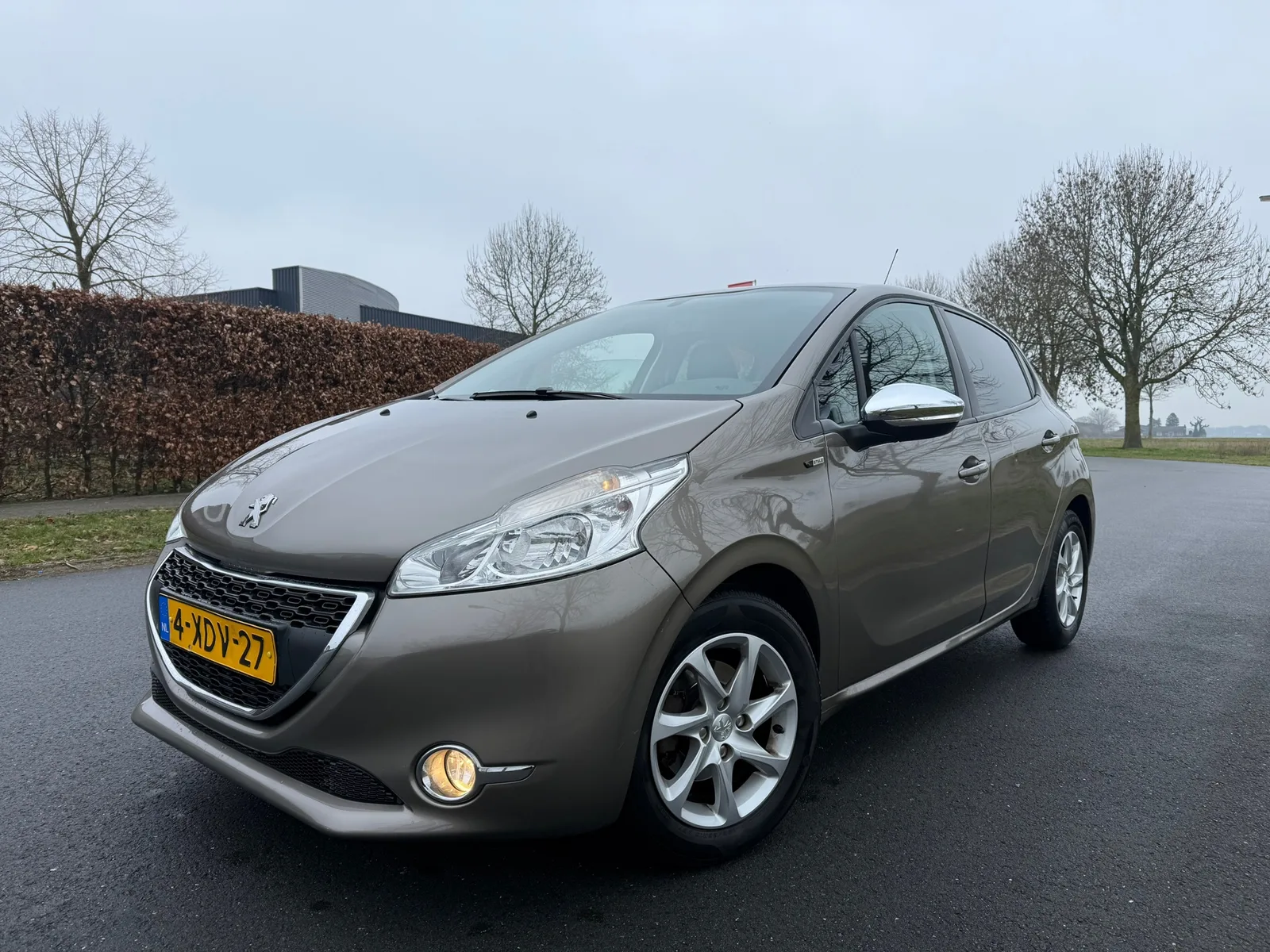 Peugeot 208 (2014) — foto 1