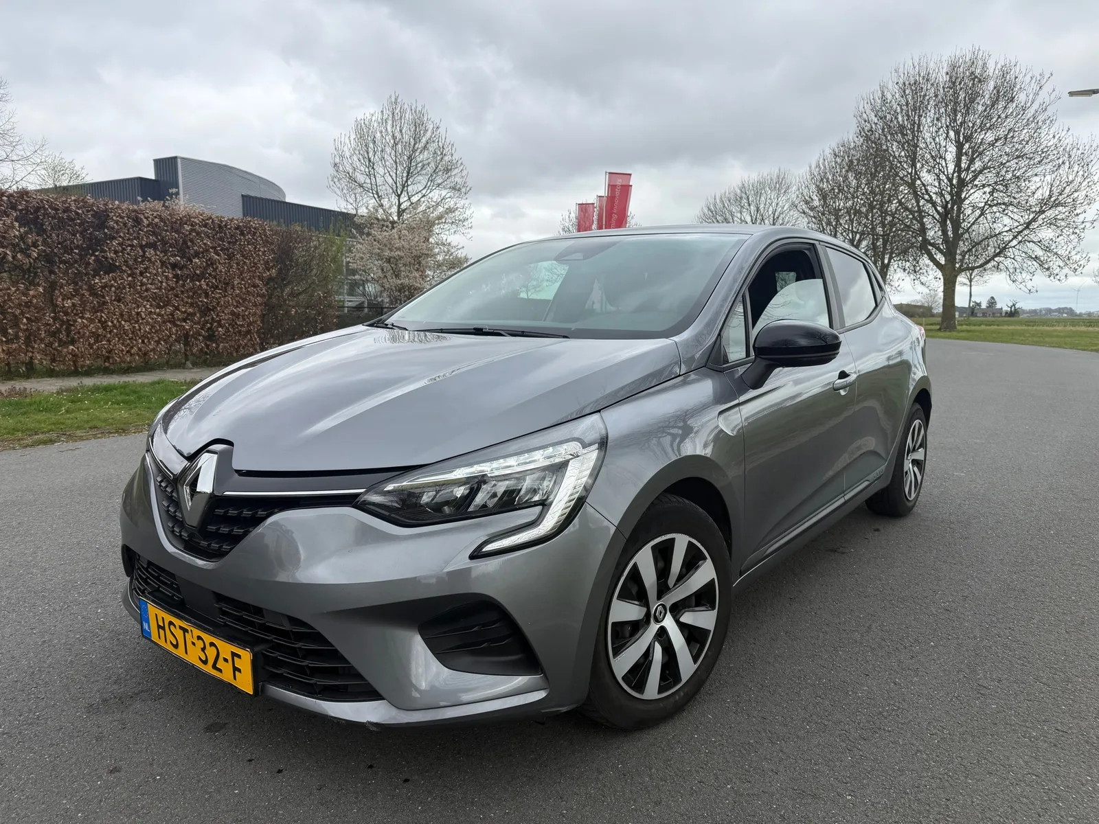 Renault Clio (2023) — foto 1