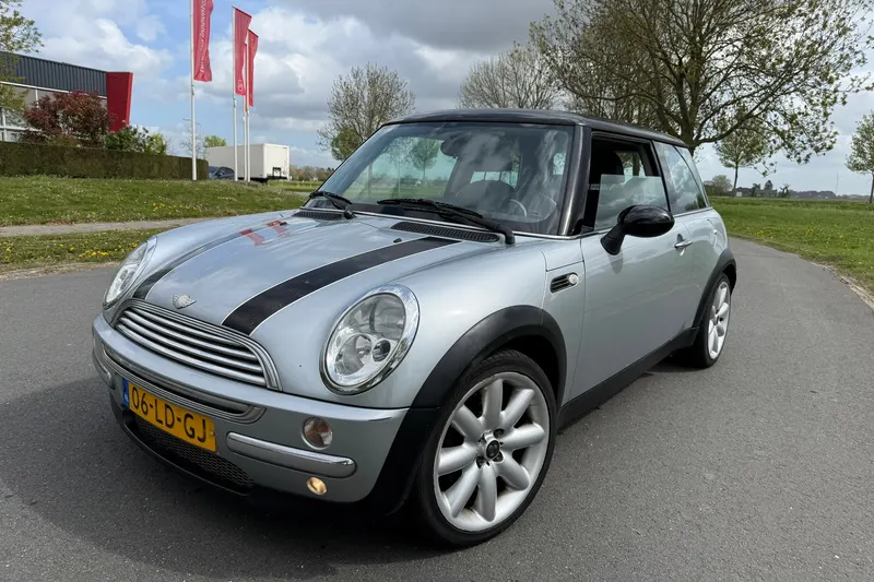 MINI Cooper (2002)