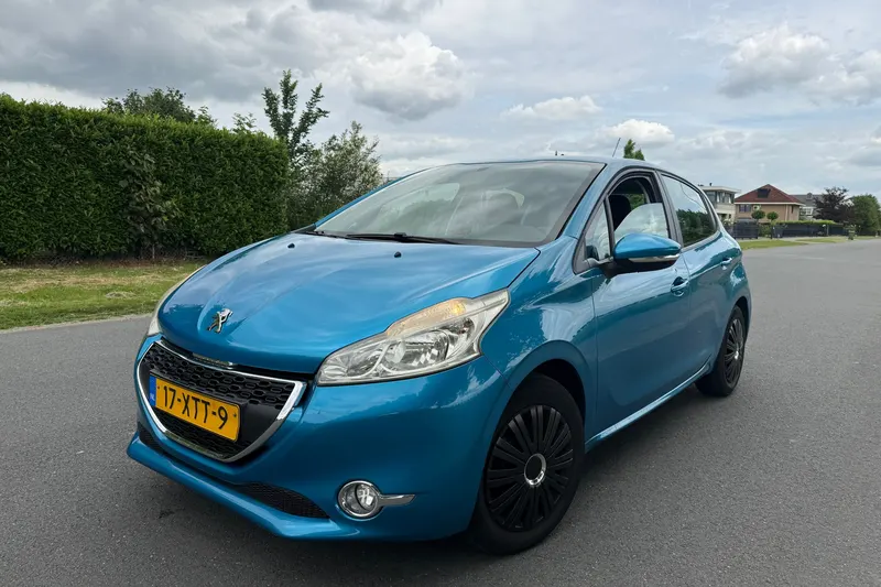 Peugeot 208 (2012)