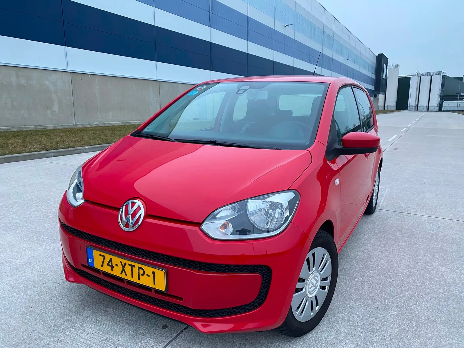 Volkswagen Up! (2012) — foto 1
