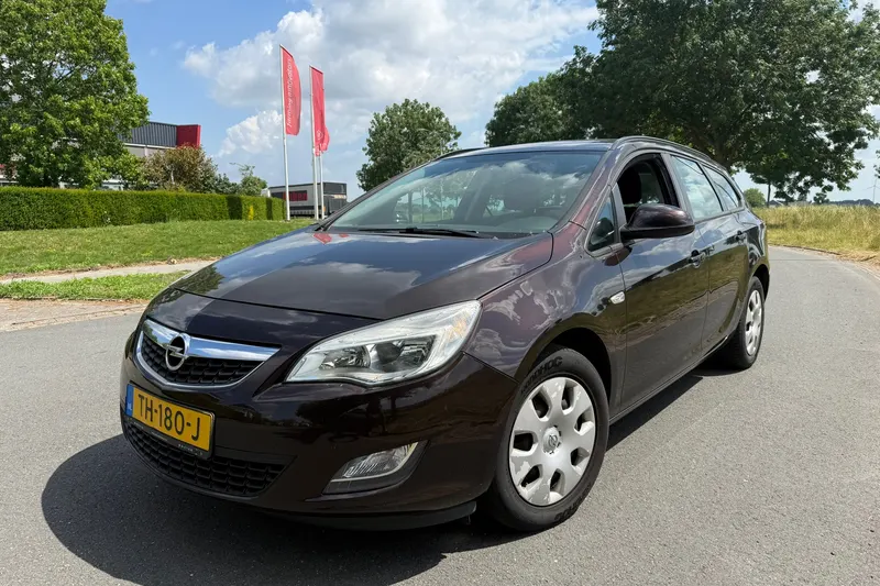 Opel Astra (2012)
