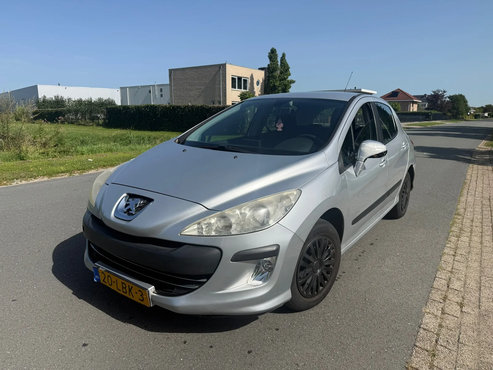 Peugeot 308 (2010) — foto 1