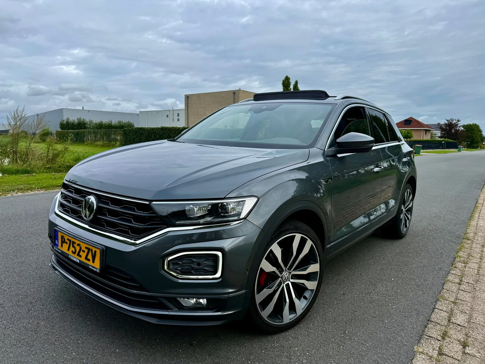 Volkswagen T-Roc (2019) — foto 1