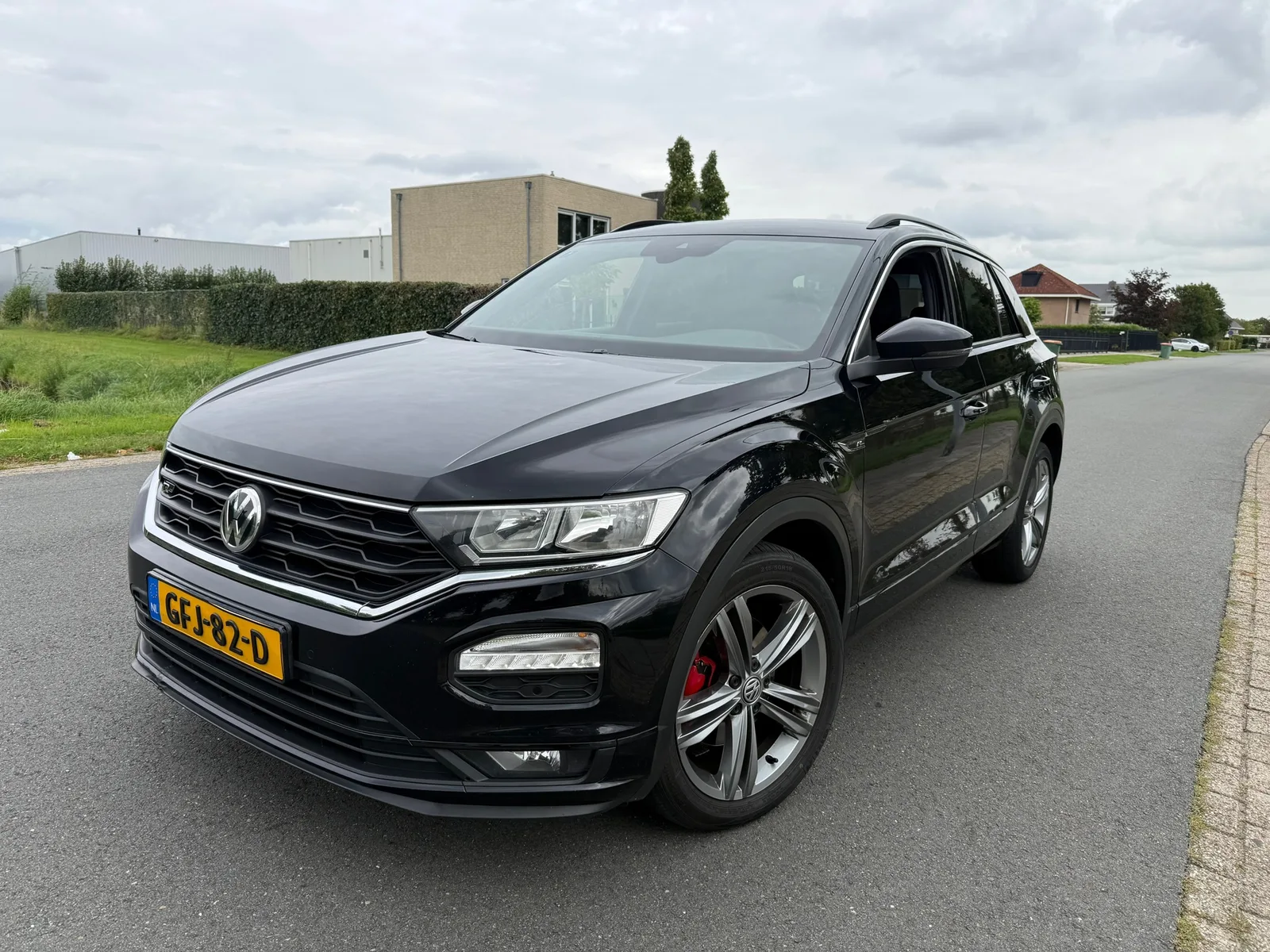 Volkswagen T-Roc (2019) — foto 1