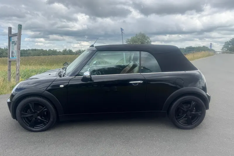 MINI Cabrio (2005)