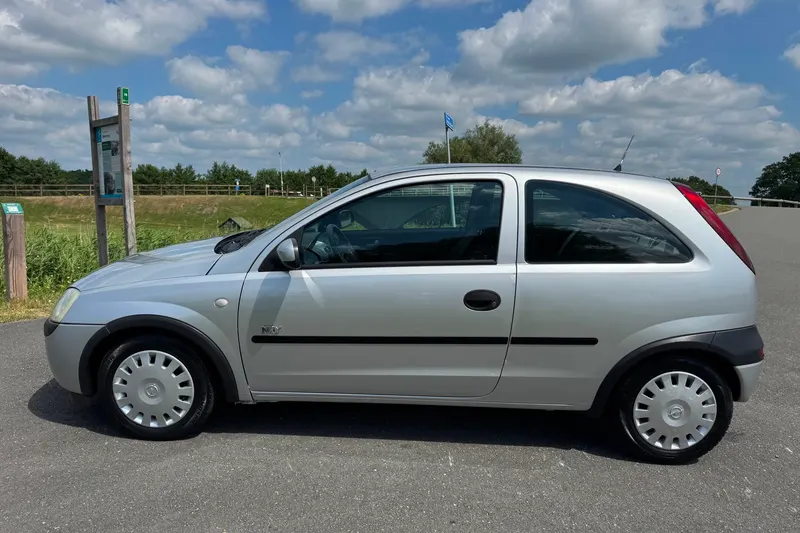 Opel Corsa (2003)