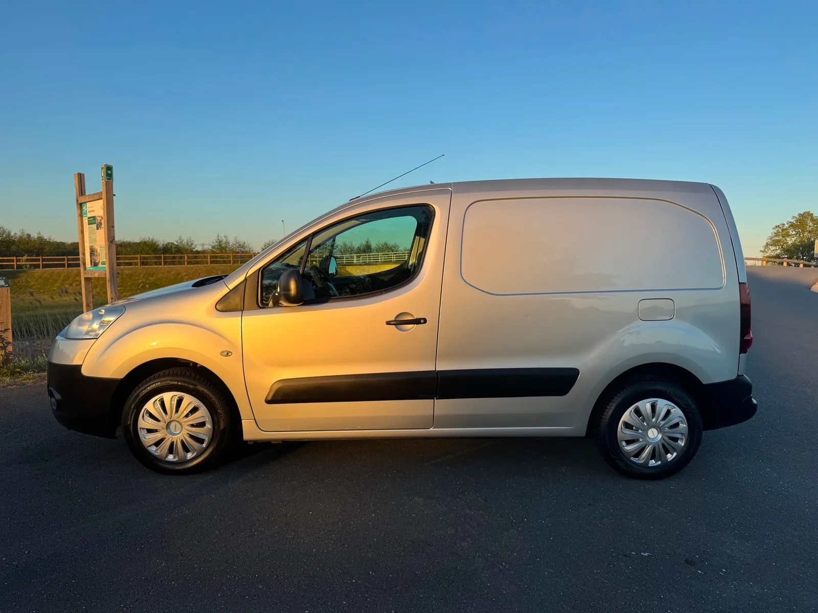Peugeot Partner (2012) — foto 1